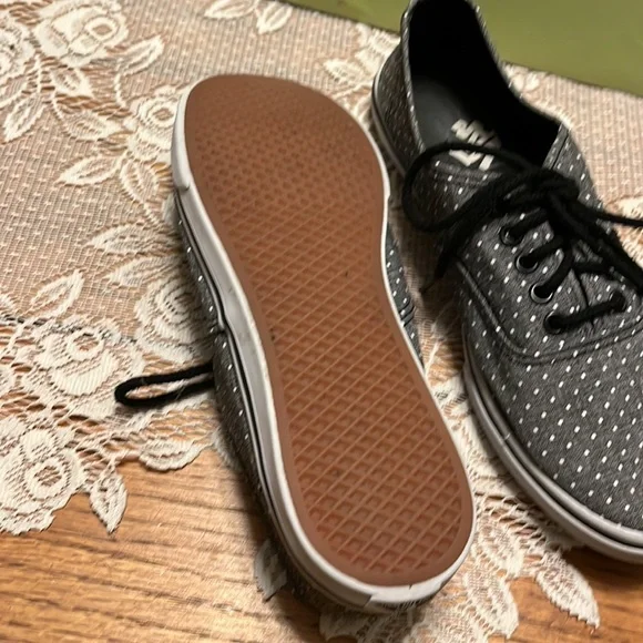 Polka dot Vans tennis shoes - Picture 2 of 3